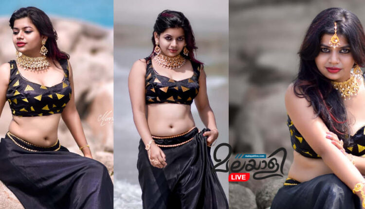 seethu lakshmi navel show